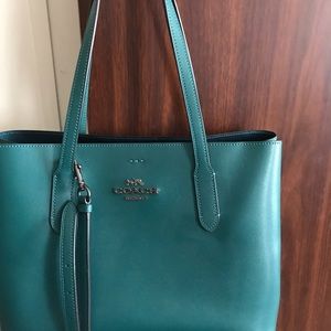 Coach handbag/Hunter Green/Excellent condition